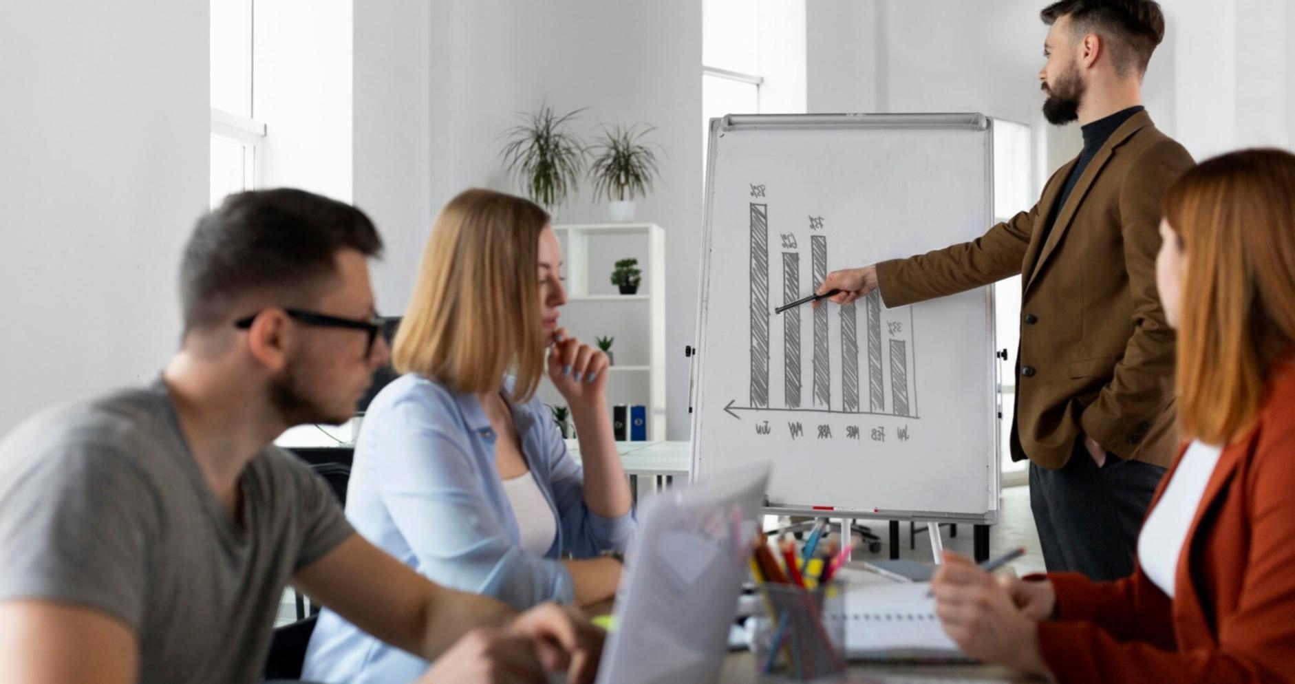 Teilnehmerin arbeitet konzentriert an Finanzanalyse